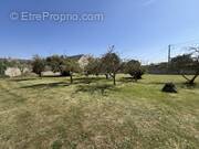Terrain à LONGUES-SUR-MER