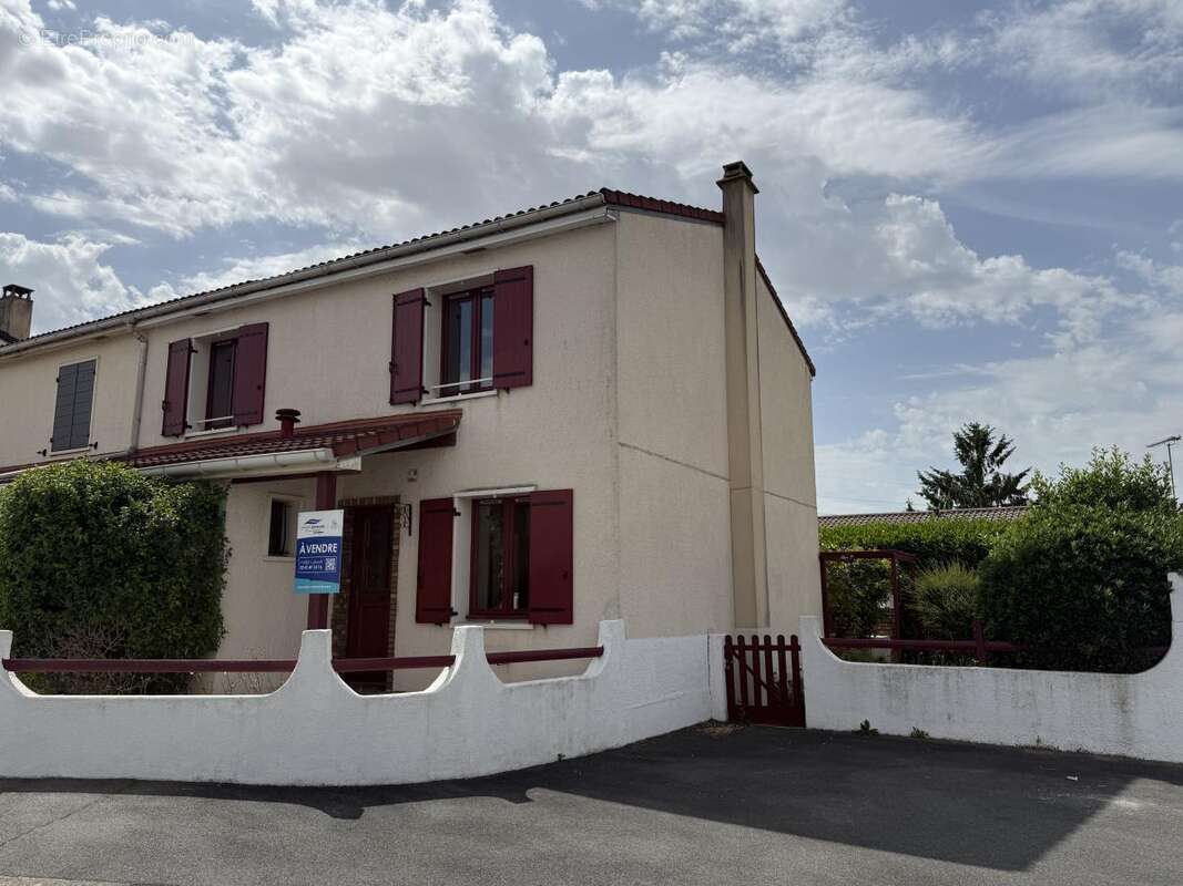 Maison 92 m² à Cholet  - photo 9
