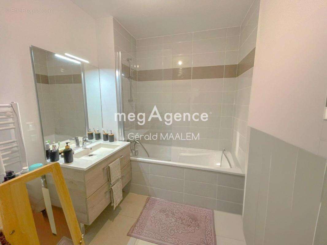 Appartement à COGOLIN