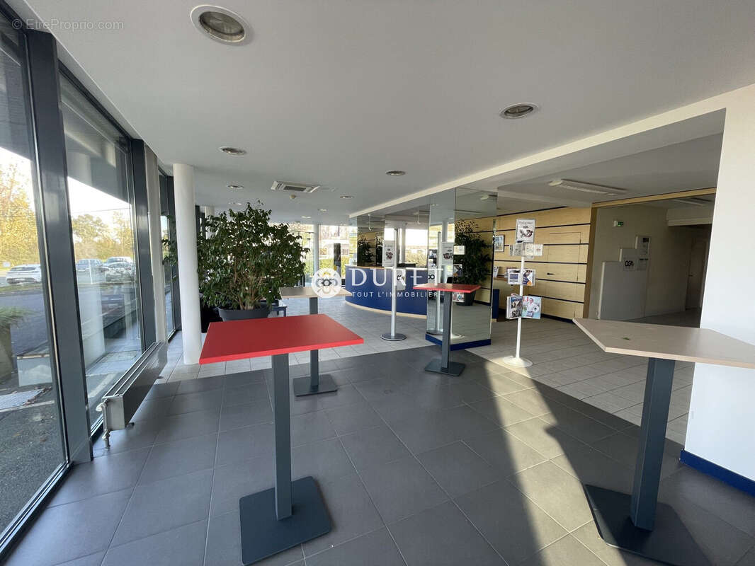 Commerce 958 m² à Mouilleron-Le-Captif  - photo 3