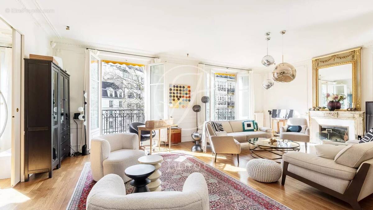 Appartement à PARIS-7E