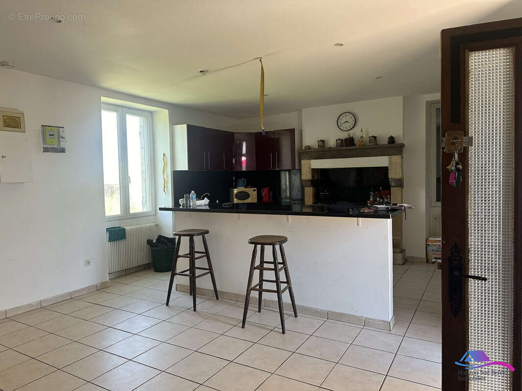 Cuisine - Maison à REIGNY