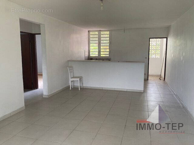 Appartement à RIVIERE-SALEE
