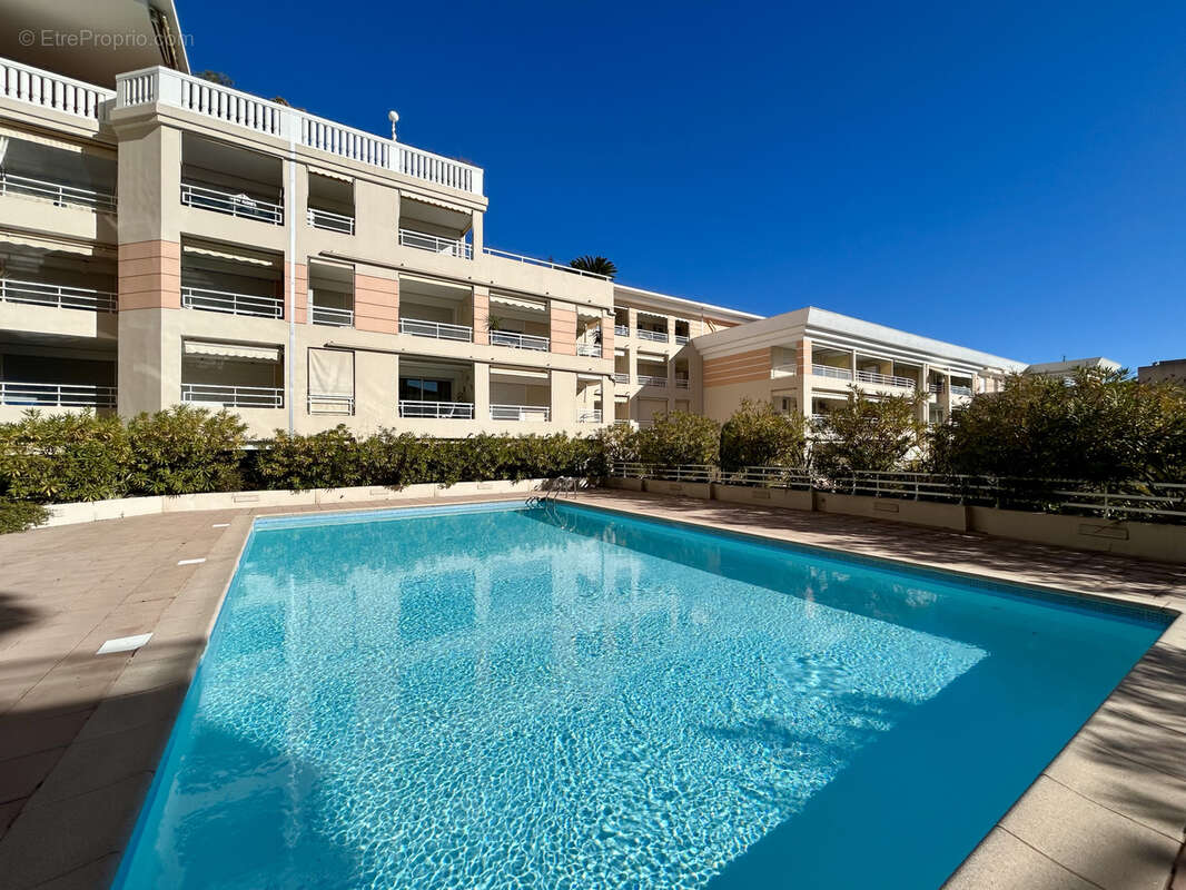 Appartement à VALLAURIS
