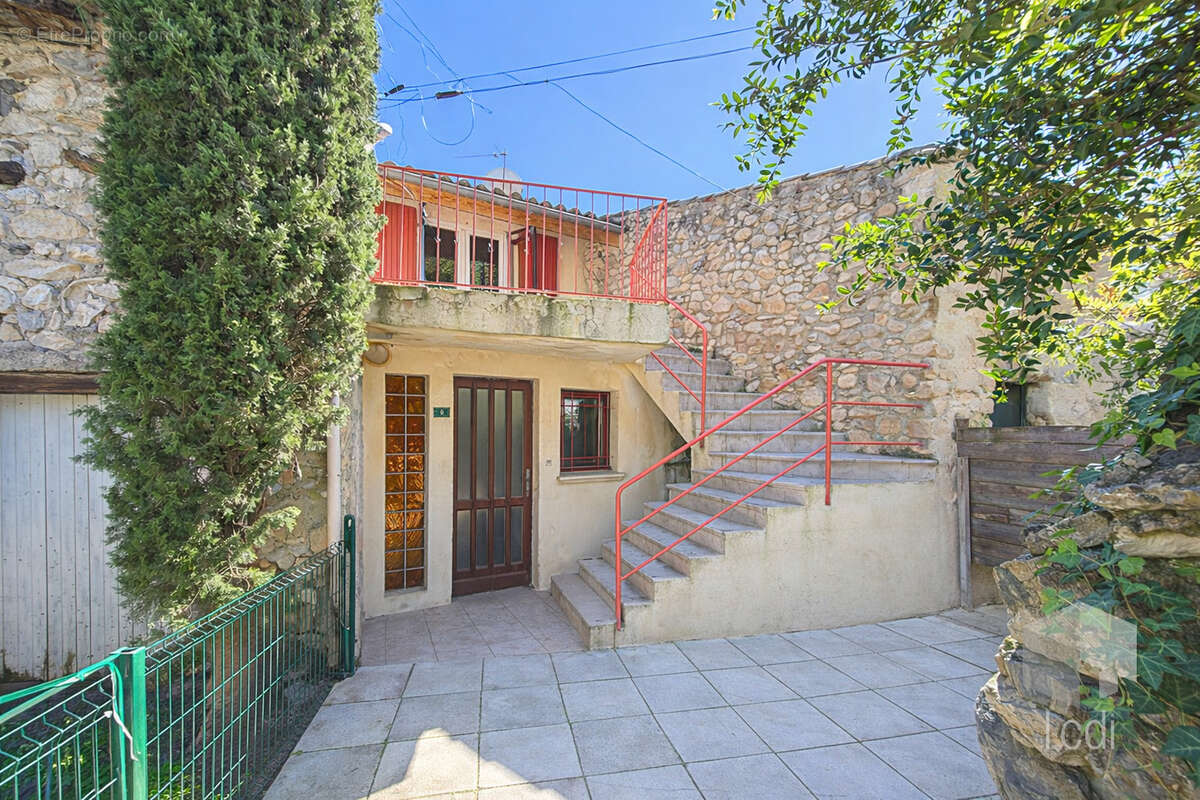 ROCHEMAURE, maison de village de 130 m2 - photo 10