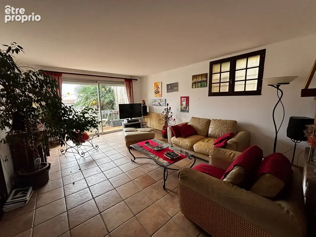 Au coeur du bourg historique, maison de 106 m² avec garage et cour privative - photo 4