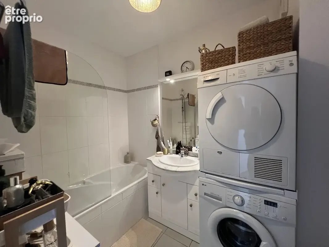 Appartement T3 - 75m2 - garage - parking LA ROCHE SUR YON - photo 10