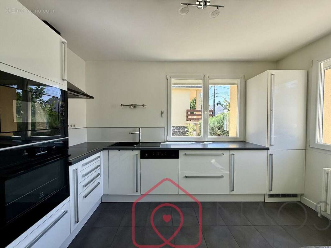 Maison familiale 110 m²  4/5 chambres  Sous-sol complet  Balan - photo 3