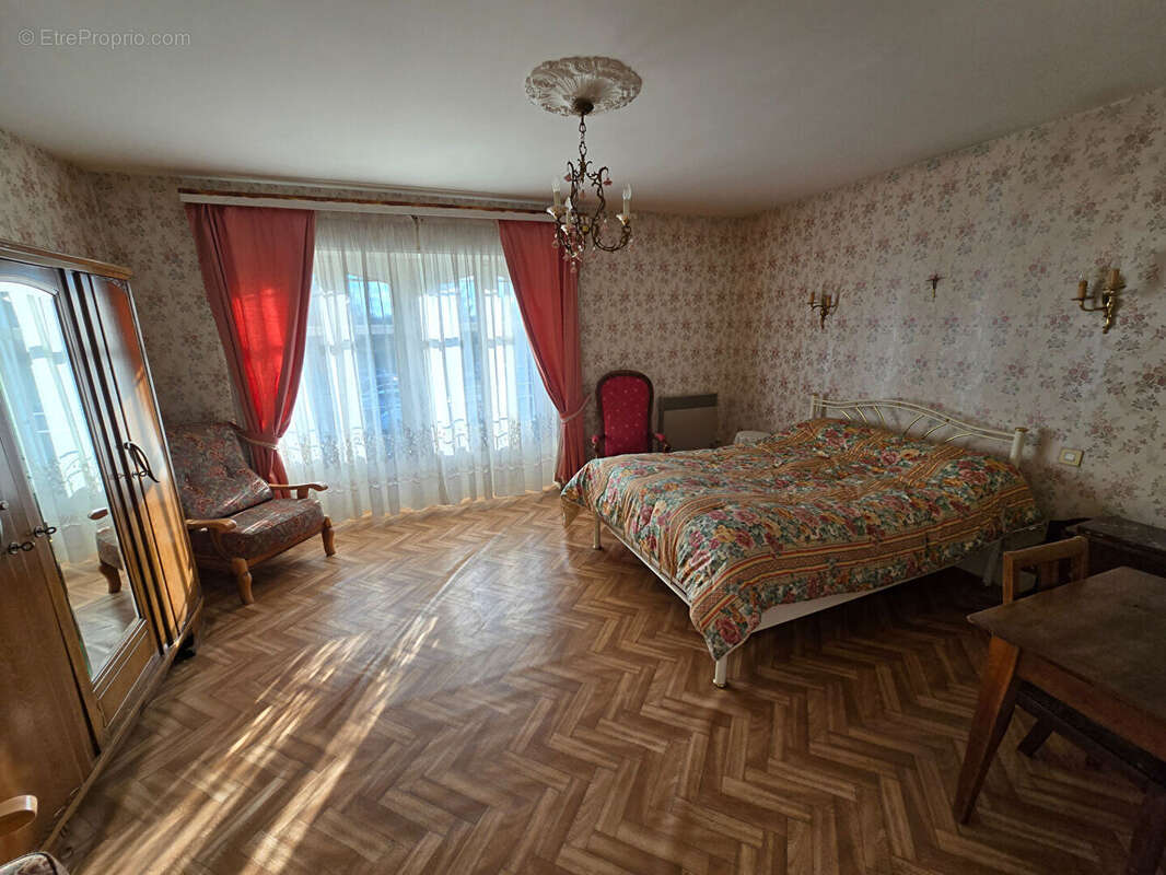 Maison à COSSE-LE-VIVIEN