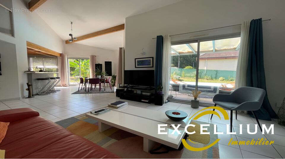 Maison à FONTAINES-SAINT-MARTIN