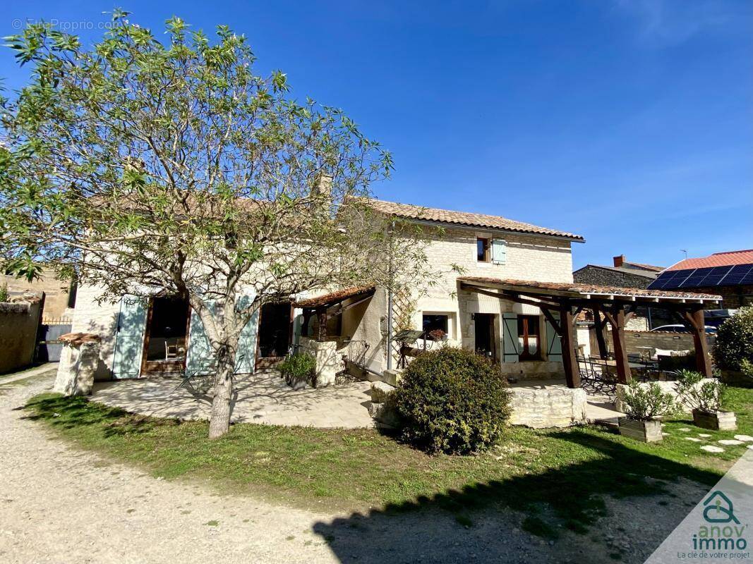 Maison à NEUVILLE-DE-POITOU