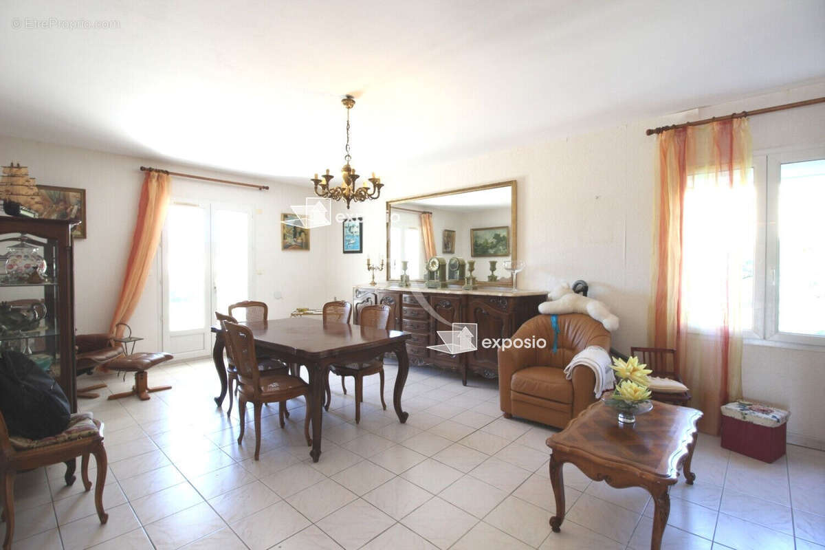 Carqueiranne Belle villa avec espace de vie de plain pied au Calme - photo 4