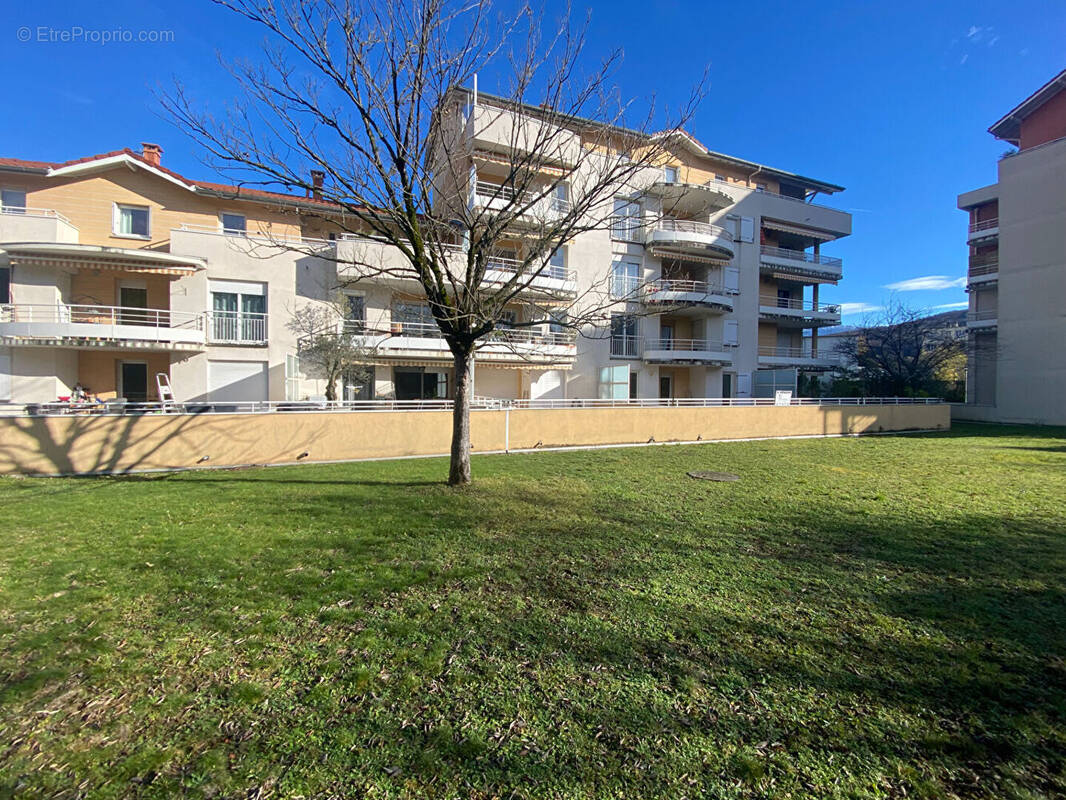 Appartement à LE PONT-DE-CLAIX