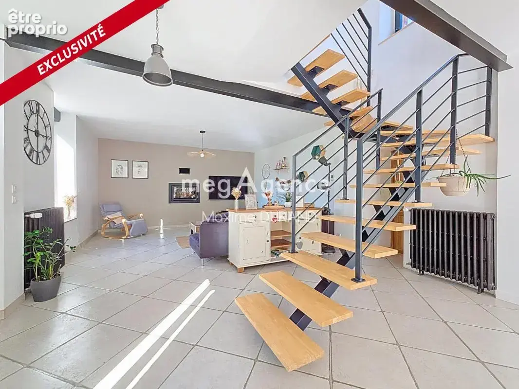 Maison de caractère avec grand terrain et studio avec revenu locatif - photo 3