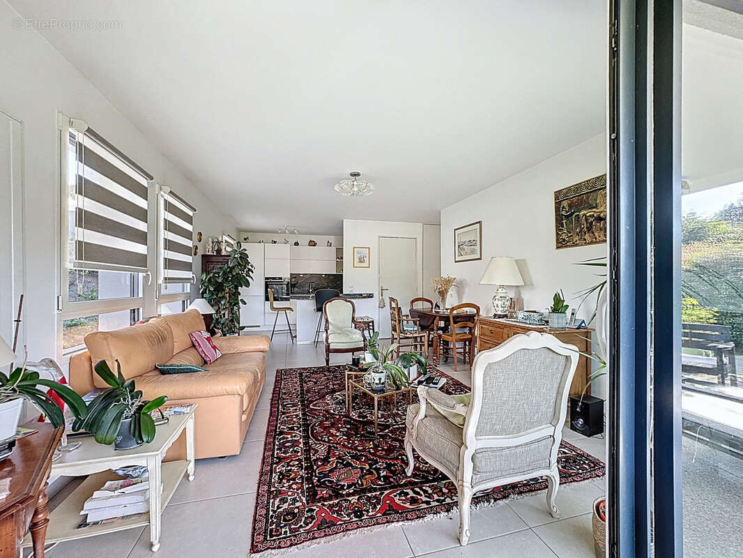 Appartement à BRISON-SAINT-INNOCENT