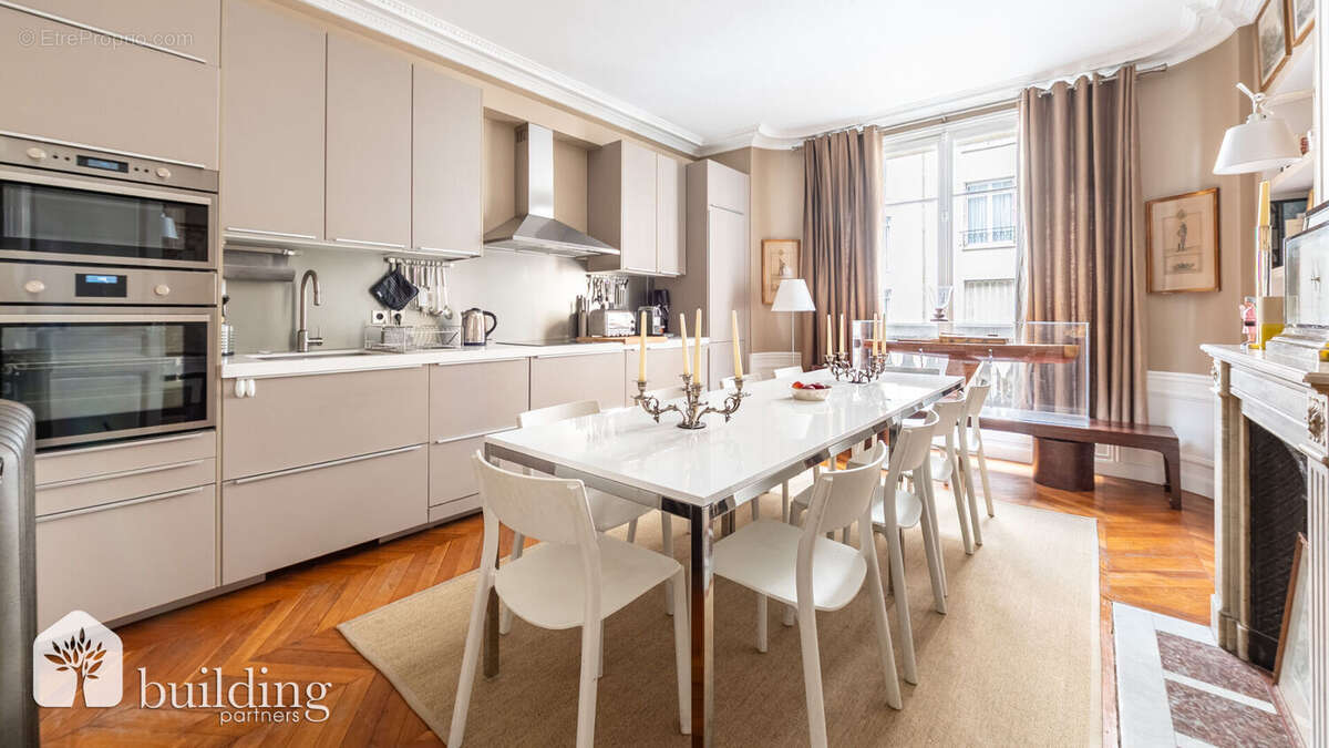 Appartement à PARIS-17E