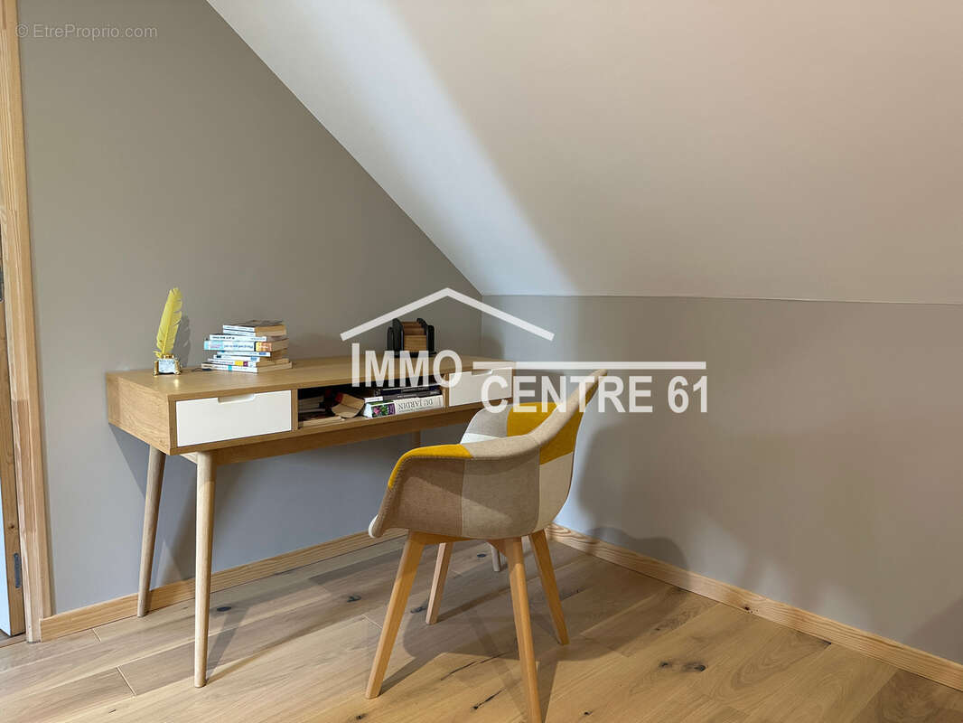 Charmante maison de trois chambres avec ses dépendances sur 6027m2 de terrain - photo 11