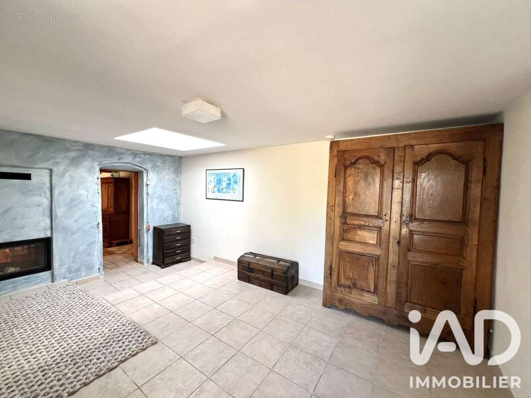 Maison 202 m² à Bouchet  - photo 8