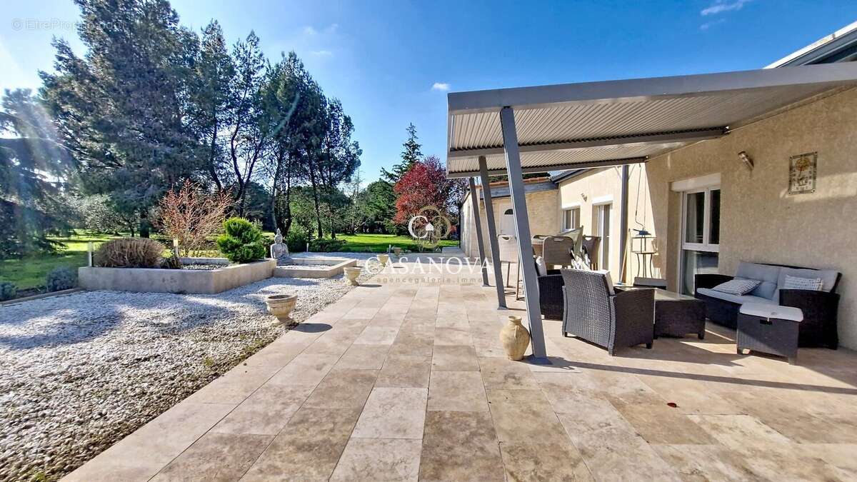 Propriété 5 hectares - Villa et dépendances :  331 m2 habitables - piscine - oliveraie - enclos chevaux - photo 7