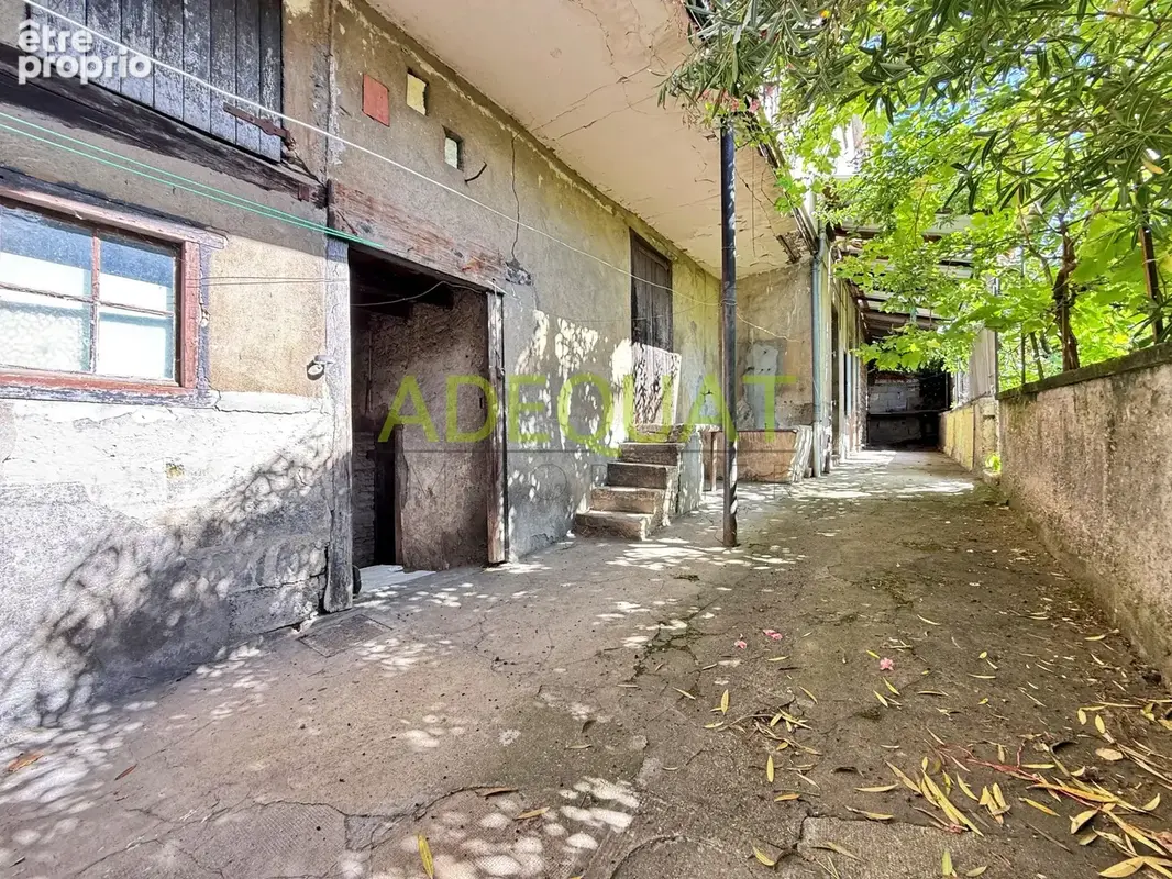 BOURGOIN JALLIEU, grande maison de ville à rénover / terrain de 158m2... - photo 15