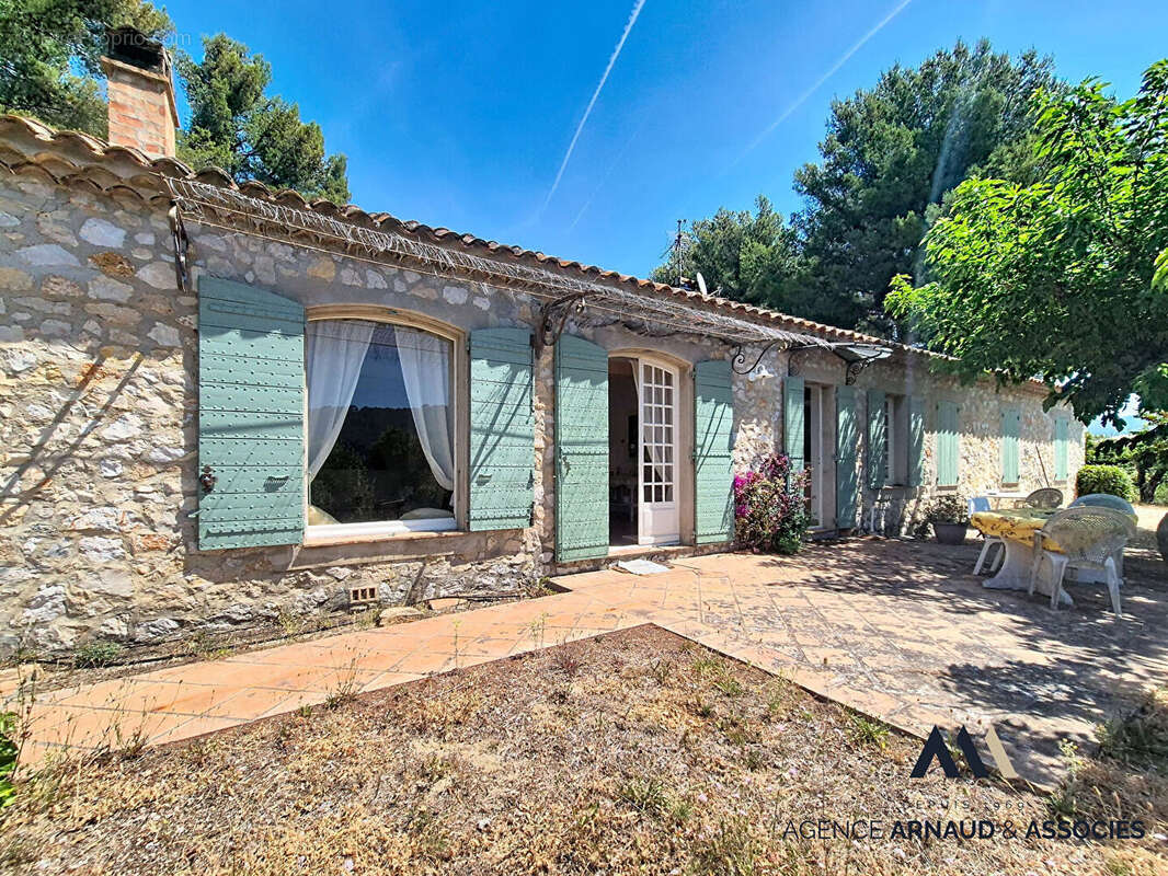 Le Castellet - Authentique bastide provençale en pierre de plain-pied avec vue panoramique - photo 7