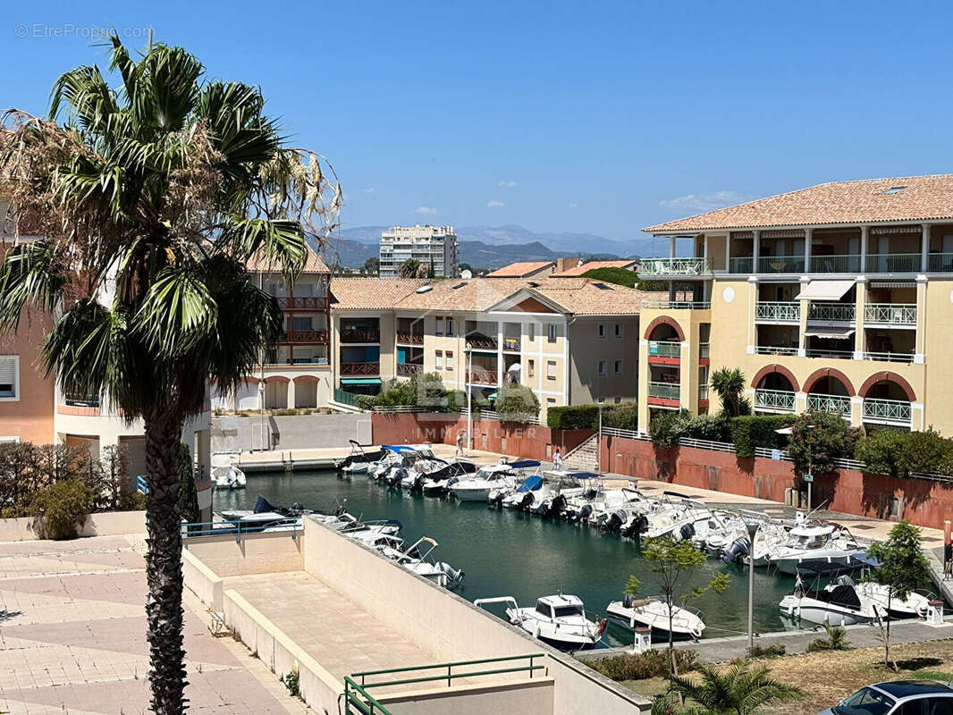 Port Fréjus .T2 rénové avec vue marina & box - photo 2