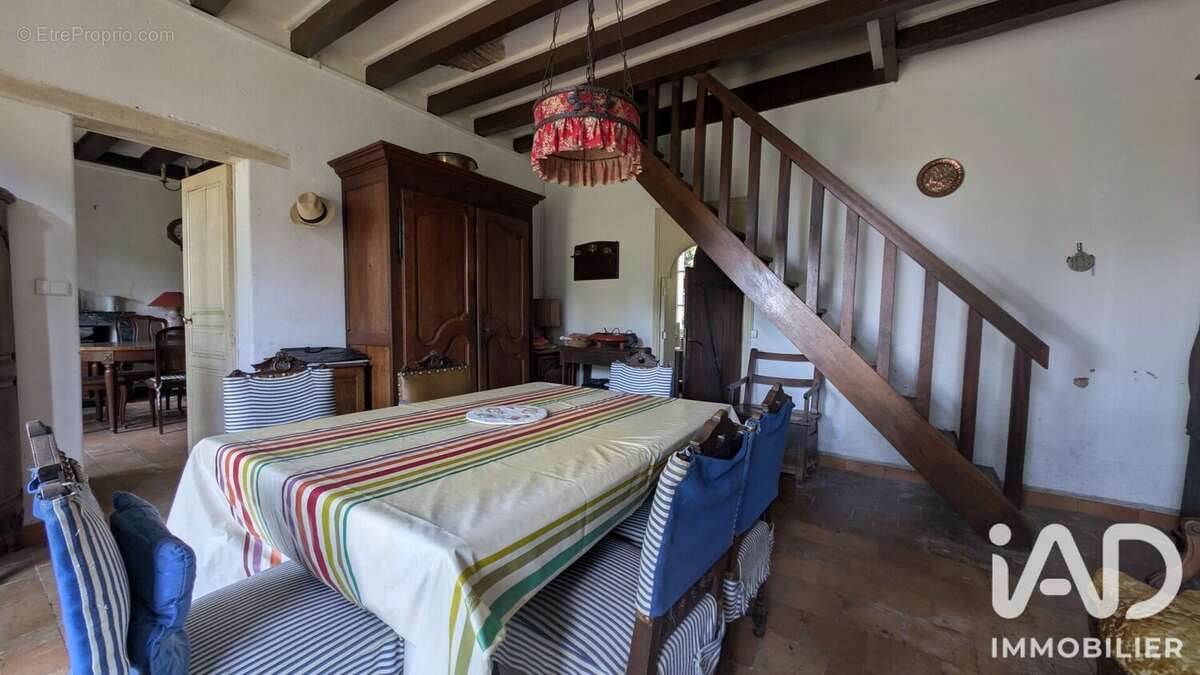 Maison 212 m² à Saint-Laurent-En-Gatines  - photo 8