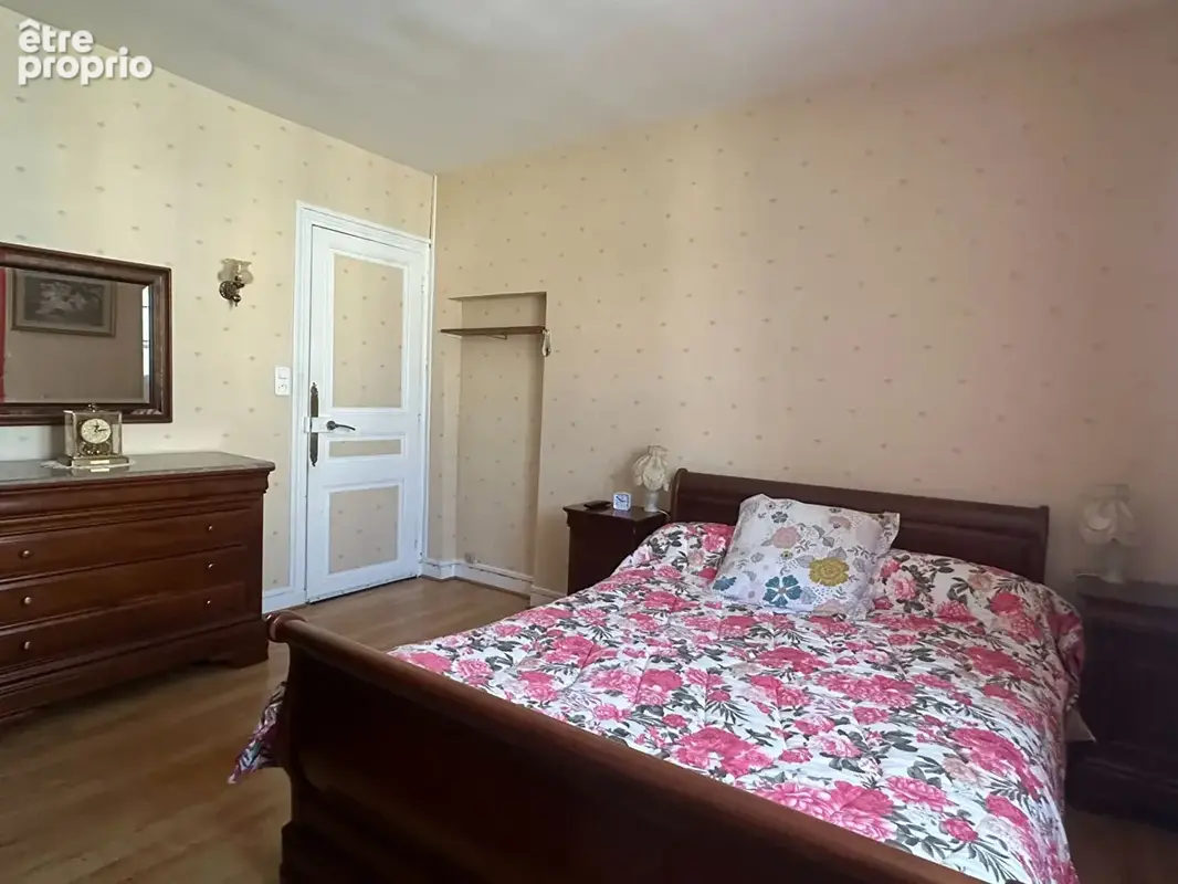 A Mézières sur Seine - Maison de ville familiale - 8 pièces 4 chambres - 133 m² - photo 7