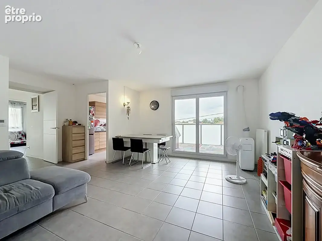 Appartement 80m² - Rillieux-Village - 4 pièces + Loggia + Box - photo 4
