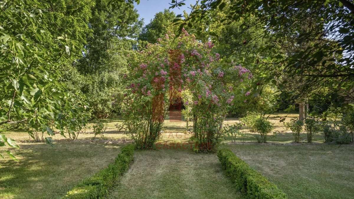 Maison à FONTAINEBLEAU