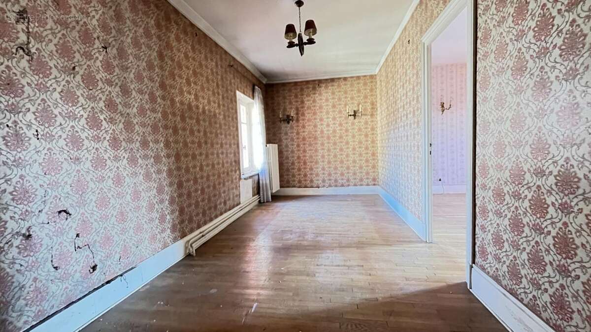 Maison à CUSSY-EN-MORVAN