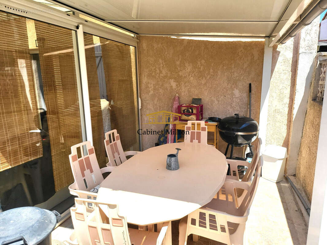 Maison à VIC-LA-GARDIOLE