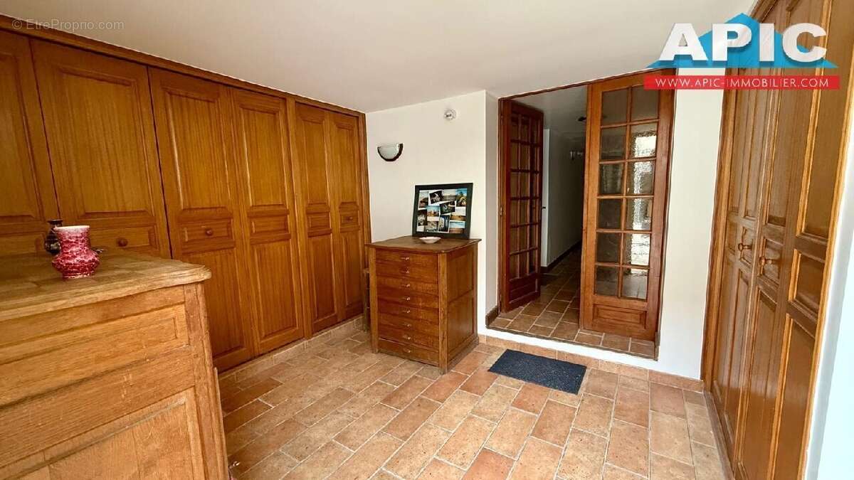 Maison 229 m² à Groslay  - photo 2