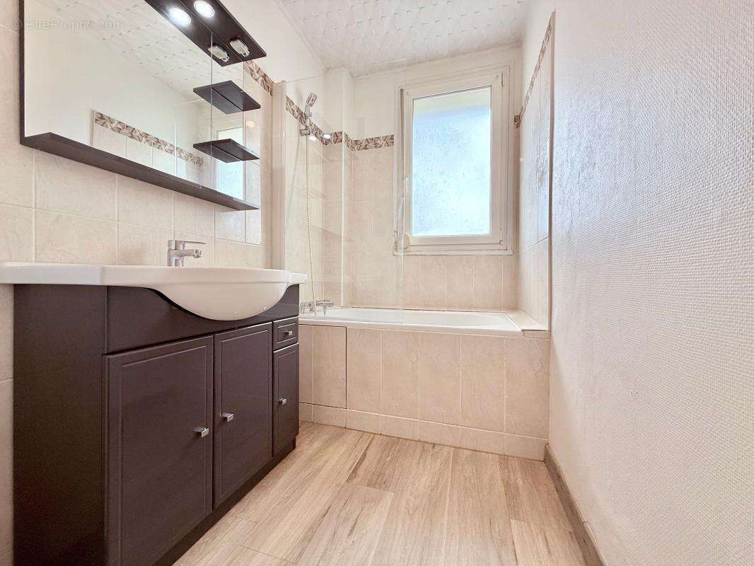 Appartement à CHENOVE