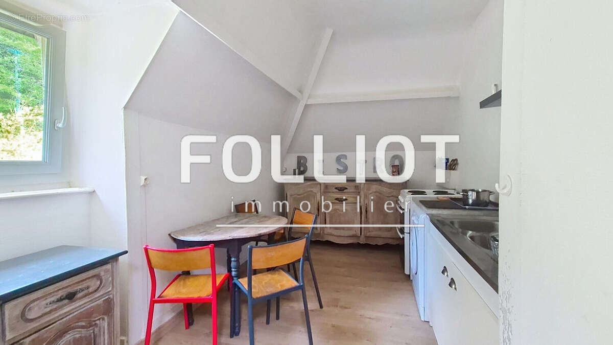 A vendre Saint Jean le Thomas Immeuble avec local commercial, deux appartements, jardin et garage - photo 12