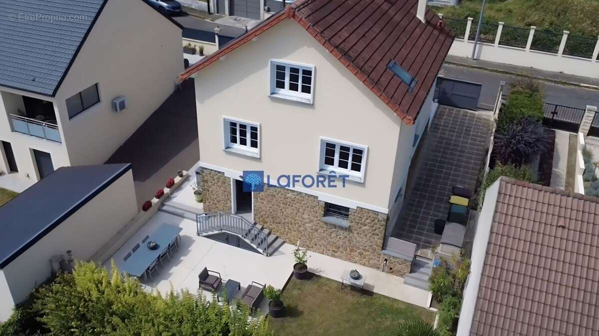 Maison à SAVIGNY-SUR-ORGE