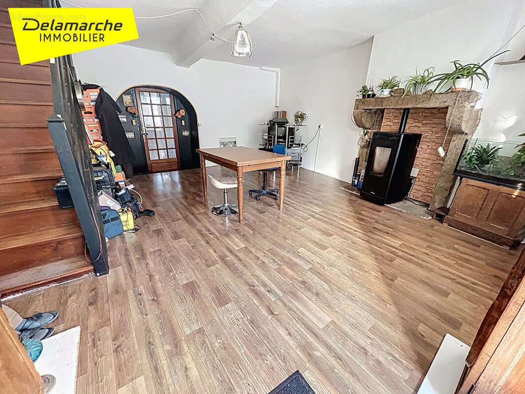 Maison à SAINT-AUBIN-DE-TERREGATTE