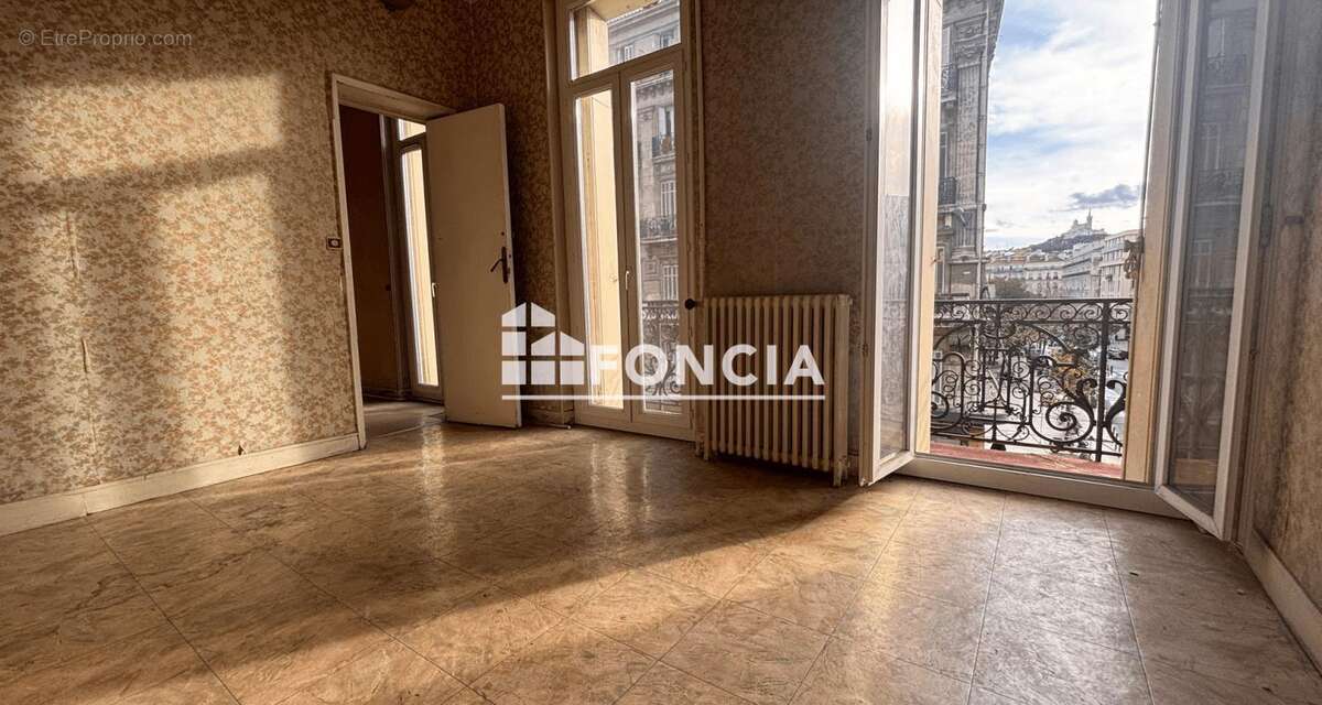 Appartement à MARSEILLE-1E