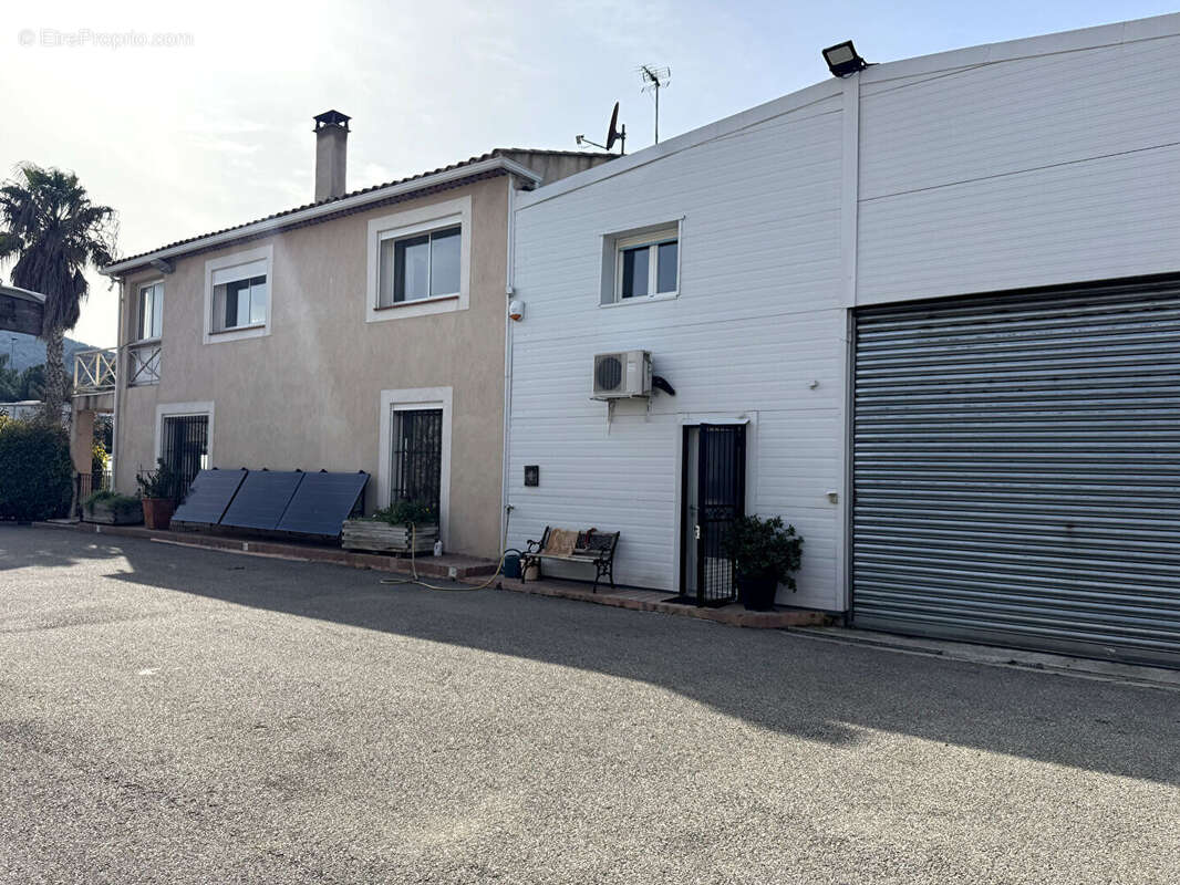 Maison à CHATEAUNEUF-LES-MARTIGUES