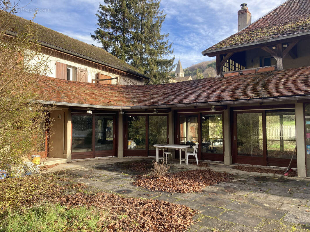 Commerce à BOUILLAND