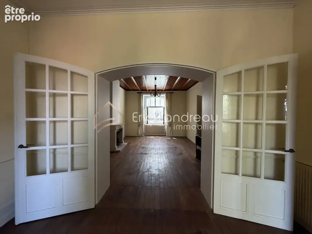 Élégante bâtisse de maître à réinventer   Adresse de choix en cœur de ville - photo 3