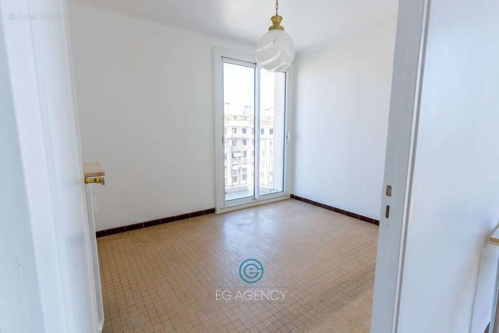 Appartement 56 m² à Marseille-5e  - photo 4