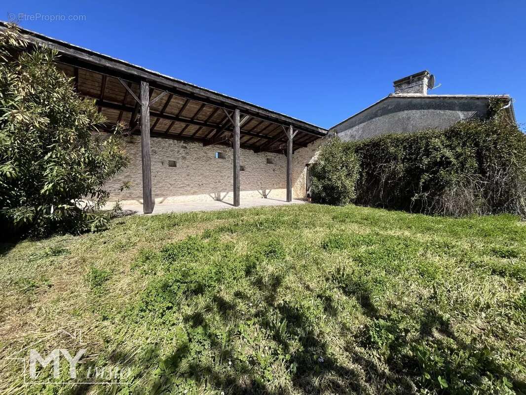 Montazeau : Maison en pierre à la campagne. - photo 21