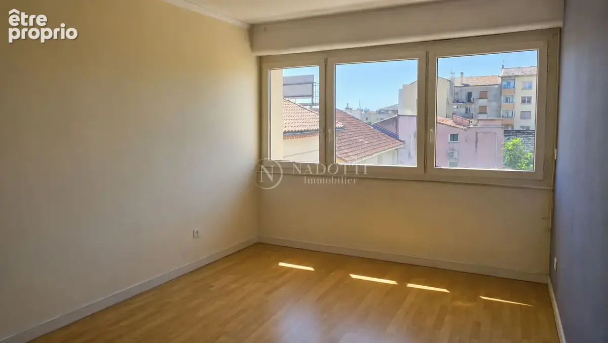 Cavaillon Hyper Centre - Appartement de 125 m² avec ascenseur et garage. - photo 3