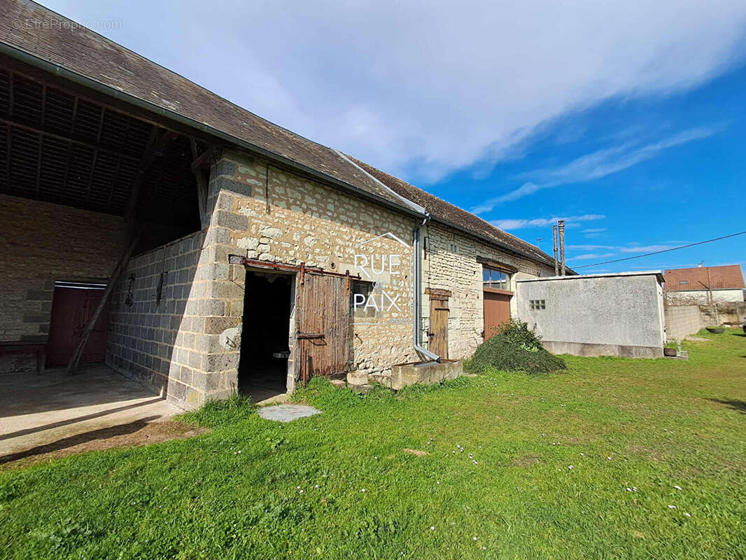 Maison située à Antran avec dépendances et grand jardin ! - photo 15