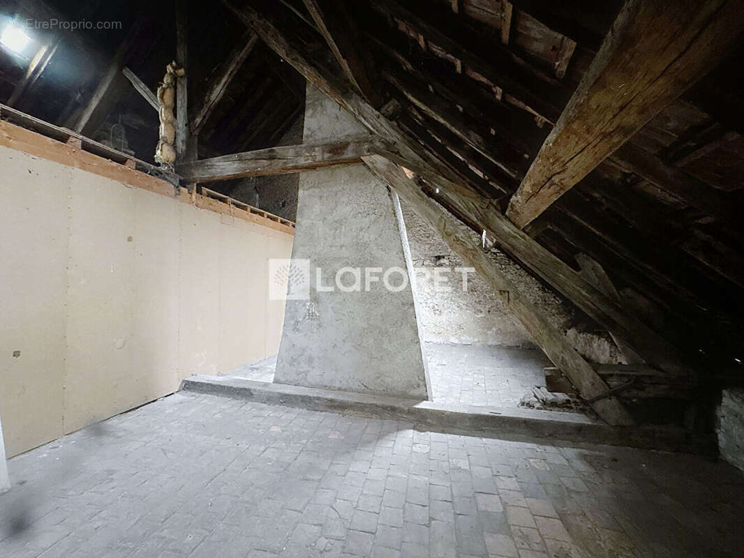 Appartement Gray 4 pièce(s) 90.45 m2 - photo 8