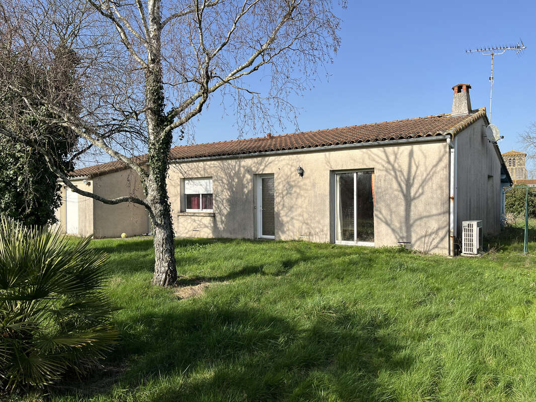 Maison à CHAVAGNES-LES-REDOUX