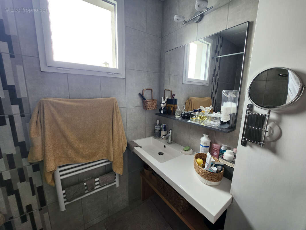 Maison avec 3 chambres dont une parentale, grande dépendance de 89m2 et spa intérieur. - photo 20
