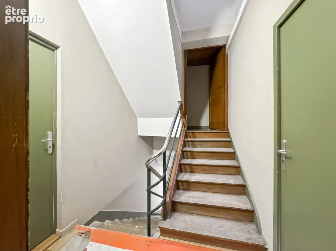 Studio entièrement refais à neuf, meublé équipé au centre de Belleville au calme - photo 8