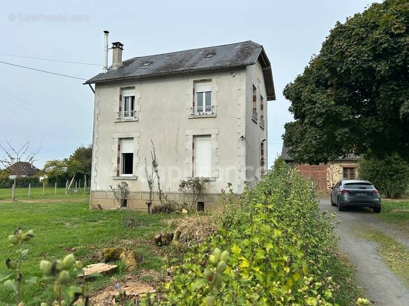 Maison à LANOUAILLE